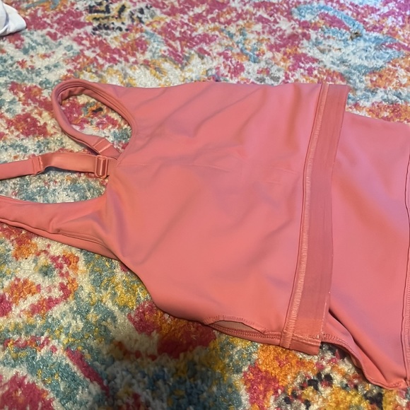 old navy workout tank - Picture 5 of 6